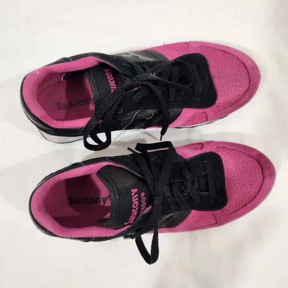 Saucony Shadow Women's Pink and Black Sneakers Size 8