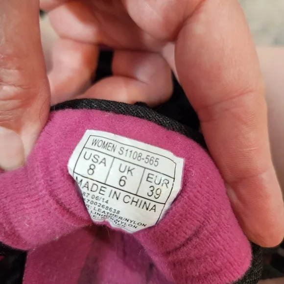 Saucony Shadow Women's Pink and Black Sneakers Size 8