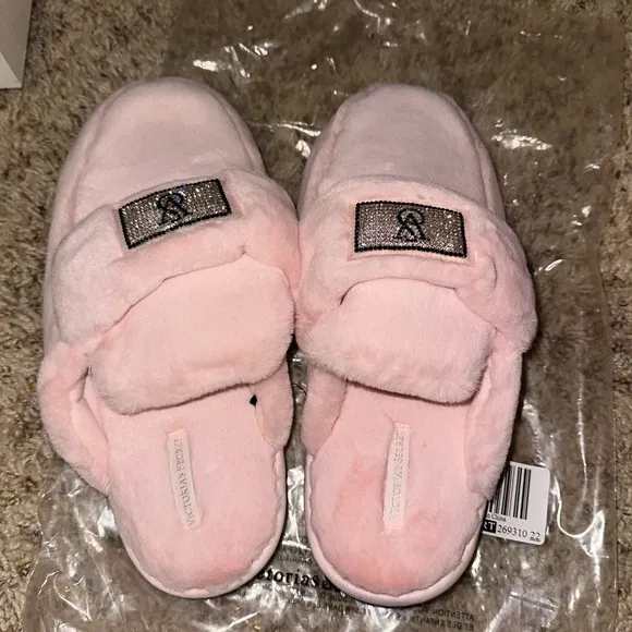 Sexy Victoria’s Secret size large sexy shiny diamond studded slippers ✨🩷