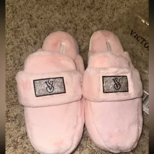 Sexy Victoria’s Secret size small sexy shiny diamond studded slippers ✨🩷