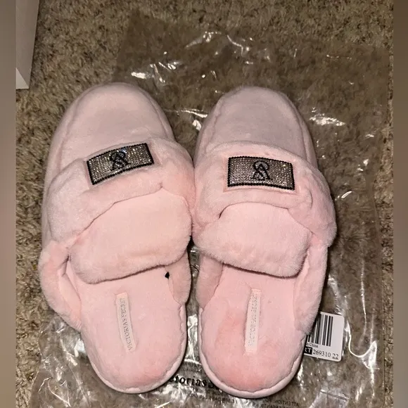 Sexy 🩷✨Victoria’s Secret size small sexy shiny diamond studded slippers