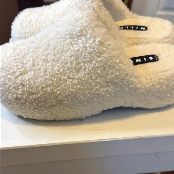 SIMONE MILLER BUBBLE CLOG IN CREAM SHEARLING 39