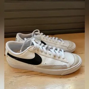 Size 6.5 (GS) - Nike Blazer Low 77 White Black