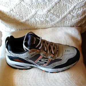 Skechers Men's Gray and Black Athletic Shoes