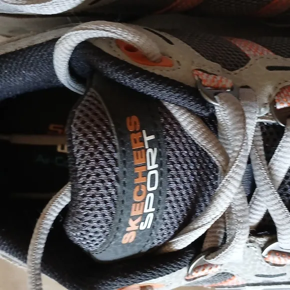 Skechers Men's Gray and Black Athletic Shoes