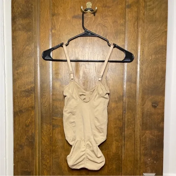 Skims Scultping Bodysuit With Snaps