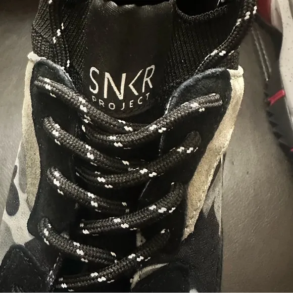 SNKR PROJECT  CANAL SNEAKER // BLACK   GRAY CAMO   RED