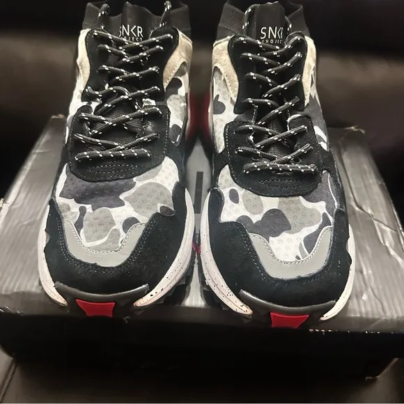 SNKR PROJECT  CANAL SNEAKER // BLACK   GRAY CAMO   RED