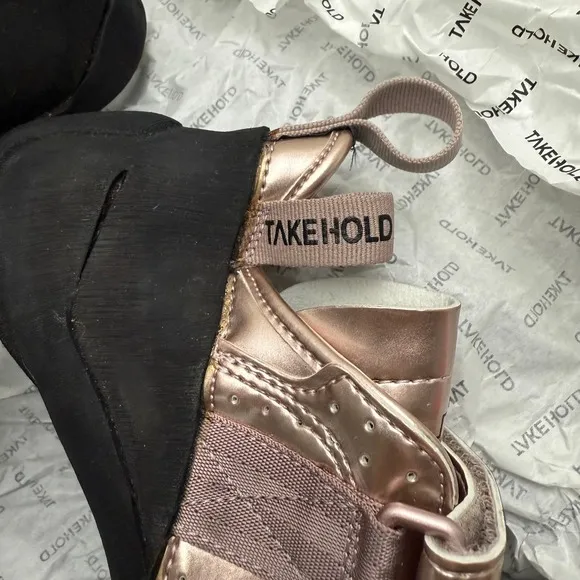 So iLL | NEW &quot;Holds Tokyo Streets&quot; Rock Climbing Shoes in Rose Gold