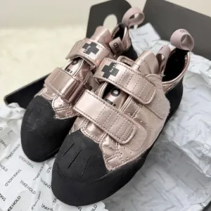 So iLL | NEW &quot;Holds Tokyo Streets&quot; Rock Climbing Shoes in Rose Gold