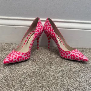 Sophia Webster pink and lavender leopard print heels. Size 37.5