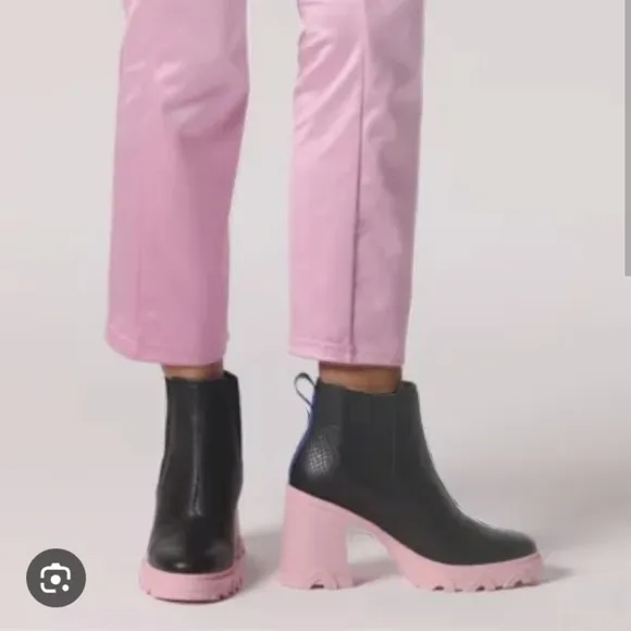 Sorel Brex Heel Chelsea Boots in Black/Vintage Pink