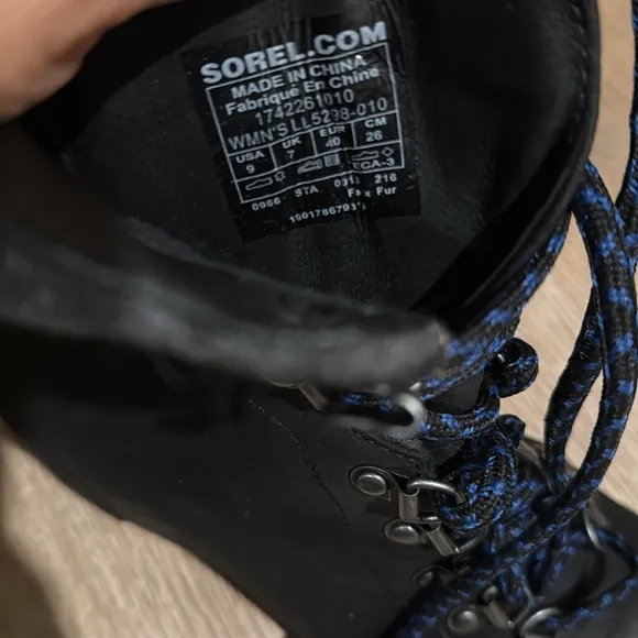 Sorel Conquest Wool Wedge Ankle Boots 9