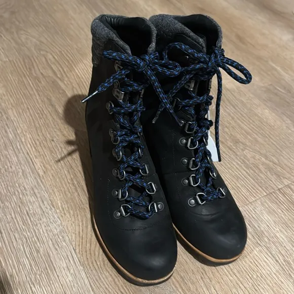 Sorel Conquest Wool Wedge Ankle Boots 9