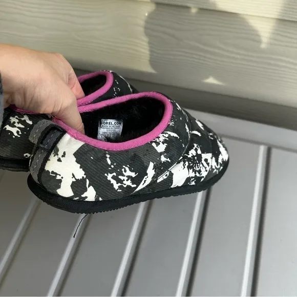 Sorel Go Bodega Faux Fur Lined Slippers Black White Pink Trim Size 9 Women’s