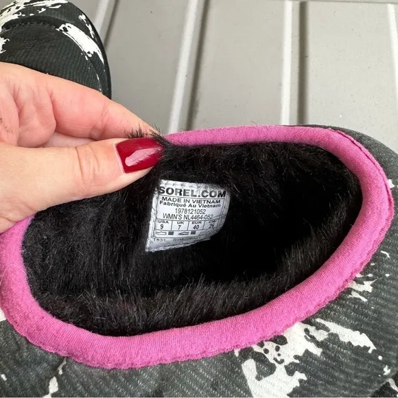 Sorel Go Bodega Faux Fur Lined Slippers Black White Pink Trim Size 9 Women’s