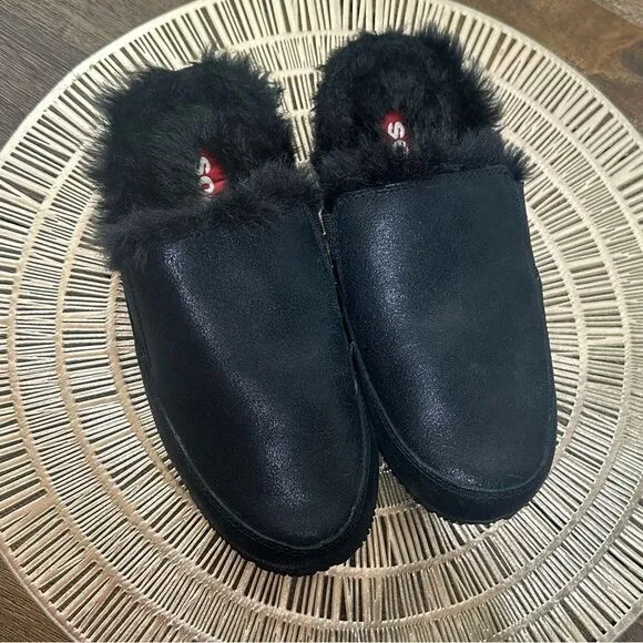 Sorel Go - Errand Run Women's Slippers  Size 6 Black Leather &amp; Faux Fur EUC