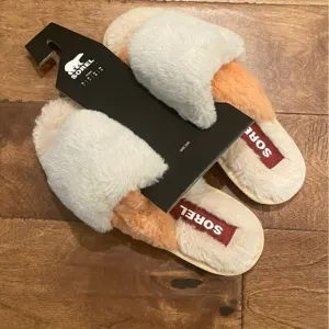 Sorel Go Mail Run Plush Fuzzy Slippers 7 NWT