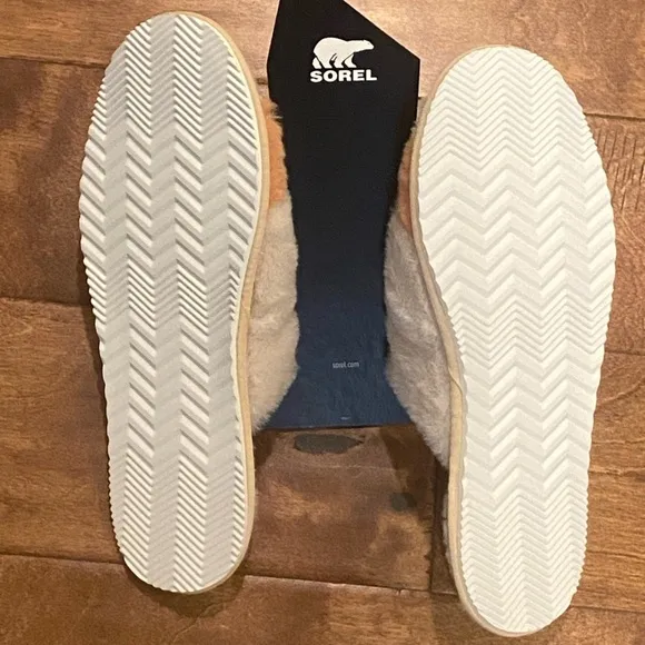 Sorel Go Mail Run Plush Fuzzy Slippers 7 NWT