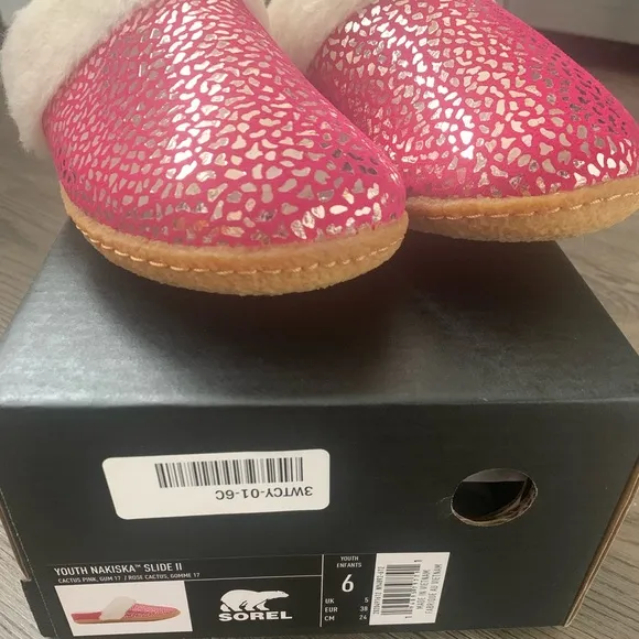 Sorel Nakiska Slide II Faux Fur Slippers Youth Size 6/EU 38 - Cactus Pink - NWB