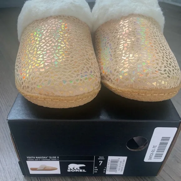Sorel Nakiska Slide II Faux Fur Slippers Youth Size 7/EU 39 - Ceramic Gum - NWB