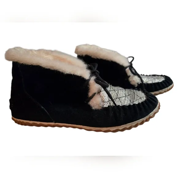Sorel Out and About Moccasin Suede Slipper Booties Faux Fur Lined US 8.5 EU 39.5