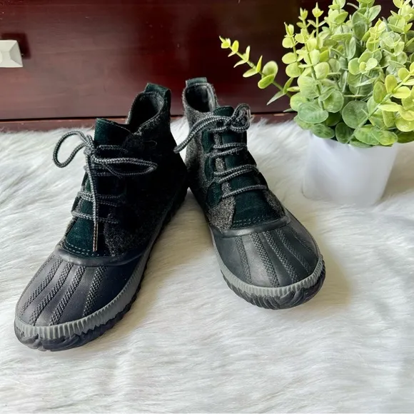 Sorel Out N About Plus Gray Black Waterproof Lace-Up Insulated Duck Boots S 7.5