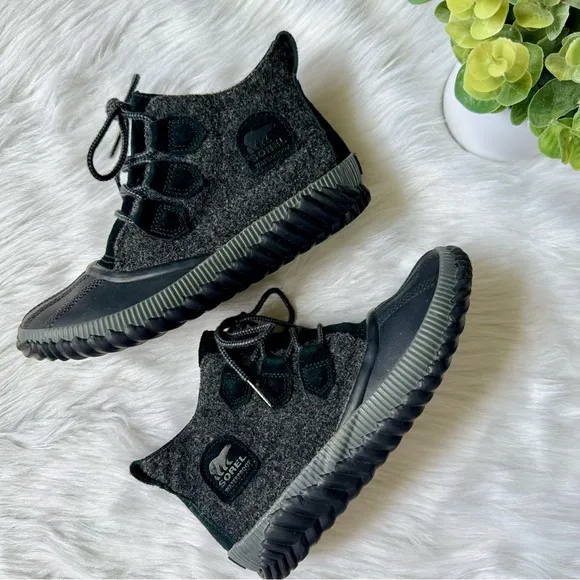 Sorel Out N About Plus Gray Black Waterproof Lace-Up Insulated Duck Boots S 7.5