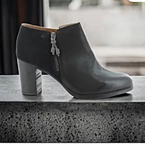Sperry Dasher Lille Heeled Ankle Black Leather Booties size 8