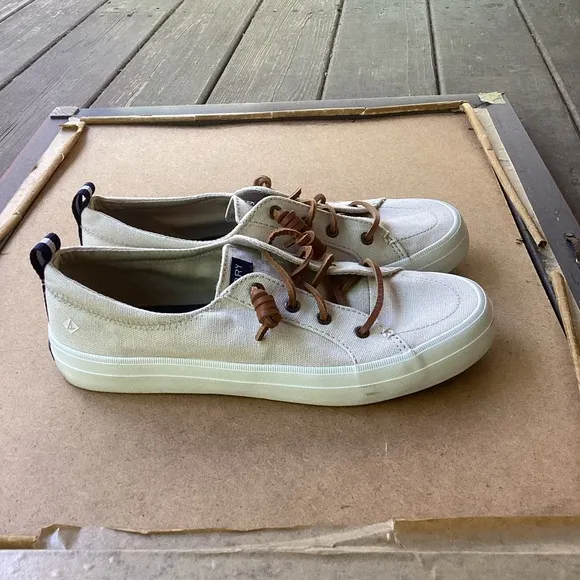 Sperry Tan Canvas sailing Shoes with leather laces, size 9.5