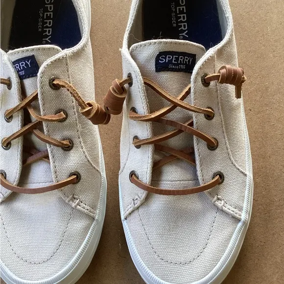 Sperry Tan Canvas sailing Shoes with leather laces, size 9.5