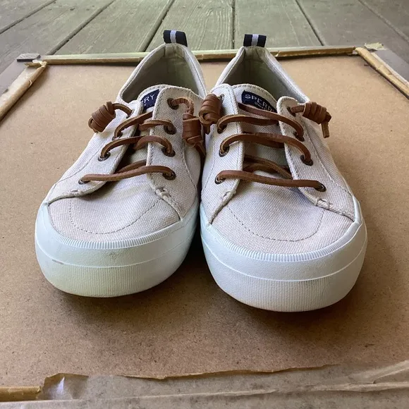 Sperry Tan Canvas sailing Shoes with leather laces, size 9.5