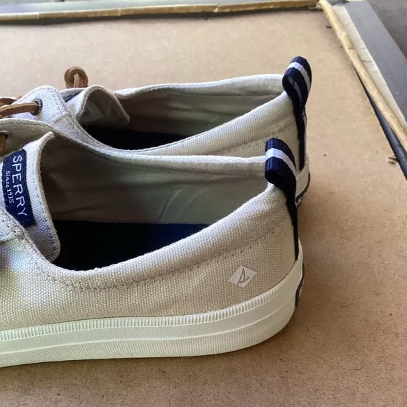 Sperry Tan Canvas sailing Shoes with leather laces, size 9.5