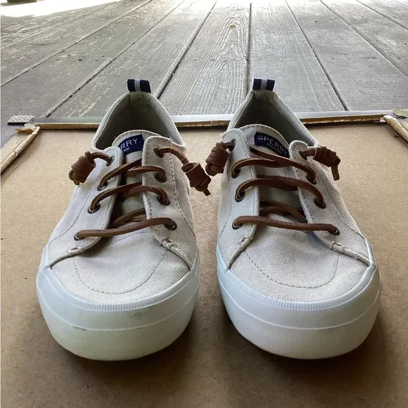 Sperry Tan Canvas sailing Shoes with leather laces, size 9.5