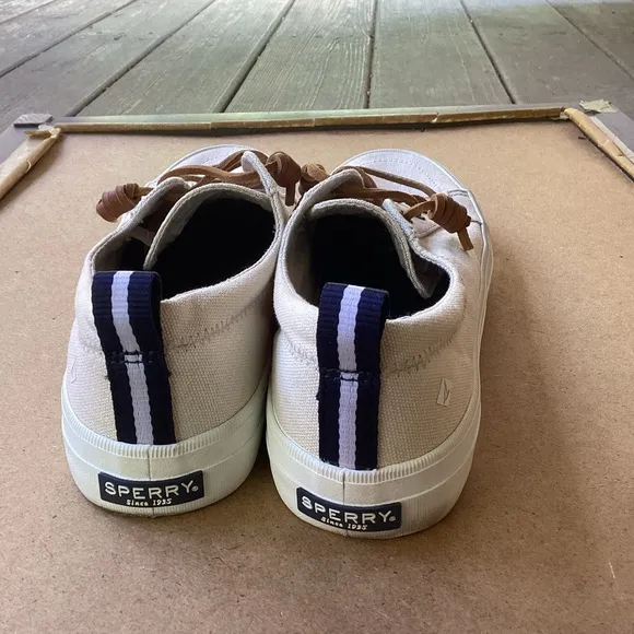 Sperry Tan Canvas sailing Shoes with leather laces, size 9.5