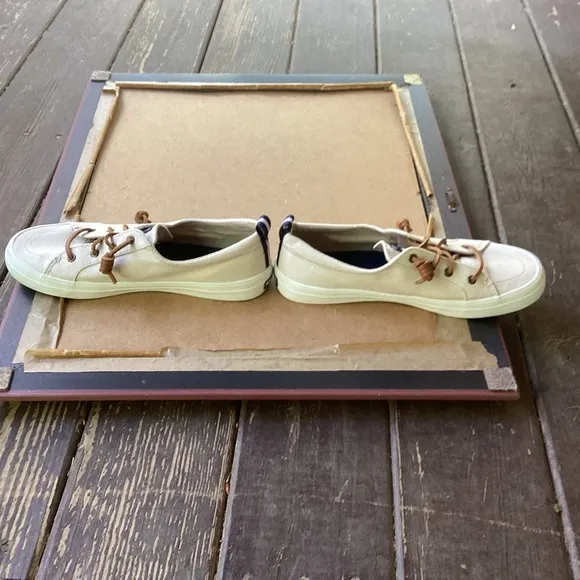 Sperry Tan Canvas sailing Shoes with leather laces, size 9.5