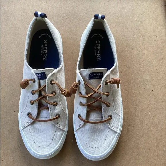 Sperry Tan Canvas sailing Shoes with leather laces, size 9.5