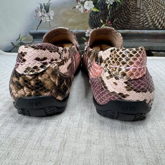 Stacy Adams Mens size 9.5M Pink Snake Print Loafers Metal Accent Leather Lining