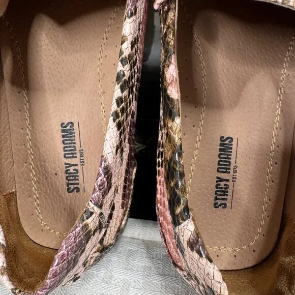 Stacy Adams Mens size 9.5M Pink Snake Print Loafers Metal Accent Leather Lining