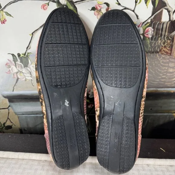 Stacy Adams Mens size 9.5M Pink Snake Print Loafers Metal Accent Leather Lining