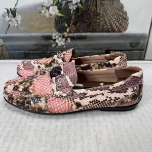 Stacy Adams Mens size 9.5M Pink Snake Print Loafers Metal Accent Leather Lining