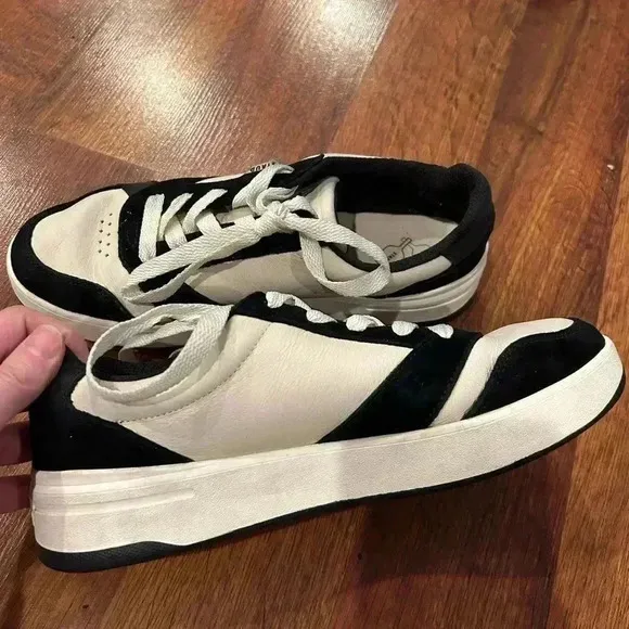 Staud Keds The Court Pickleball Shoes women’s size 9 black and white sneaker