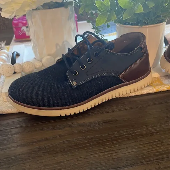 Steve Madden boys shoes