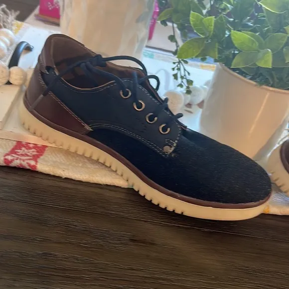 Steve Madden boys shoes