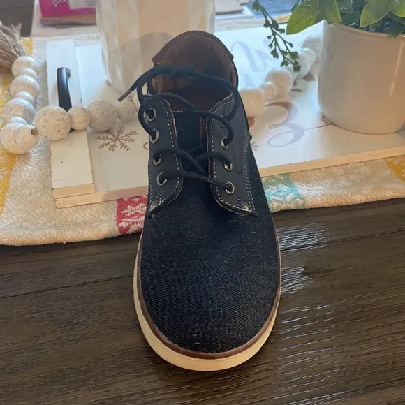 Steve Madden boys shoes
