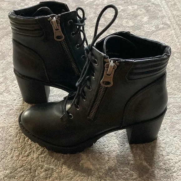 Steve Madden Women's NYDIAA Zip and Lace Up Ankle Boots Size 8.5 NWOT