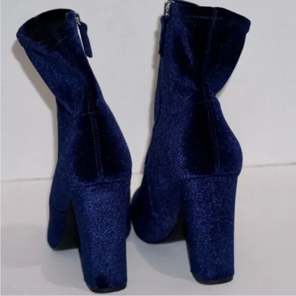 🌃STEVE MADDEN🌃STUNNING BLUE VELVET BOOTIE🌃🌃🌃🌃🌃🌃🌃🌃🌃🌃🌃🌃🌃🌃🌃🌃🌃