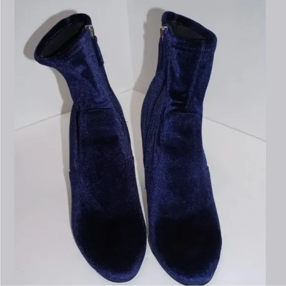 🌃STEVE MADDEN🌃STUNNING BLUE VELVET BOOTIE🌃🌃🌃🌃🌃🌃🌃🌃🌃🌃🌃🌃🌃🌃🌃🌃🌃