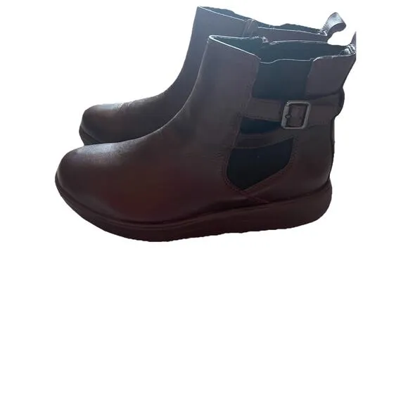 Strive “Aston” Boots Burgandy Orthotic Boots Size 7 NEW!