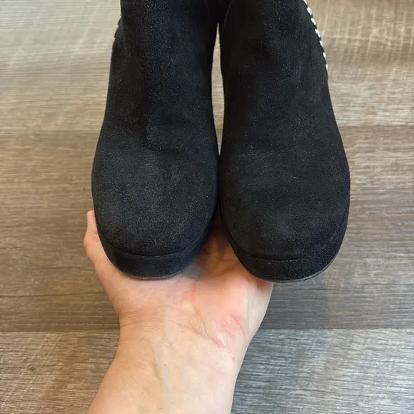Stuart Weitzman Ankle Boots Women’s 6.5 Suede Chevron Heeled Boots